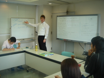 法人向け英語研修の実績その1:(財)日本盲導犬協会でのレッスン風景