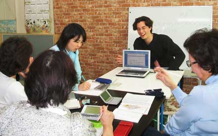 ��l�i�V�j�A�j�̉p��b�A50����n�߂�p��b���b�X��