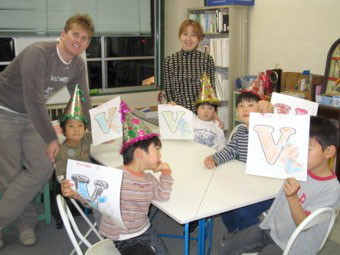 �p��̎���0�˂���A�l�C�e�B�u�̍u�t�ɂ��q���p��b���b�X���ł��B